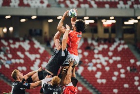 国足无缘2026世界杯-跨界魔幻夜，德约鏖战掘金，勇士备战葡超，灰熊内讧看懵全网